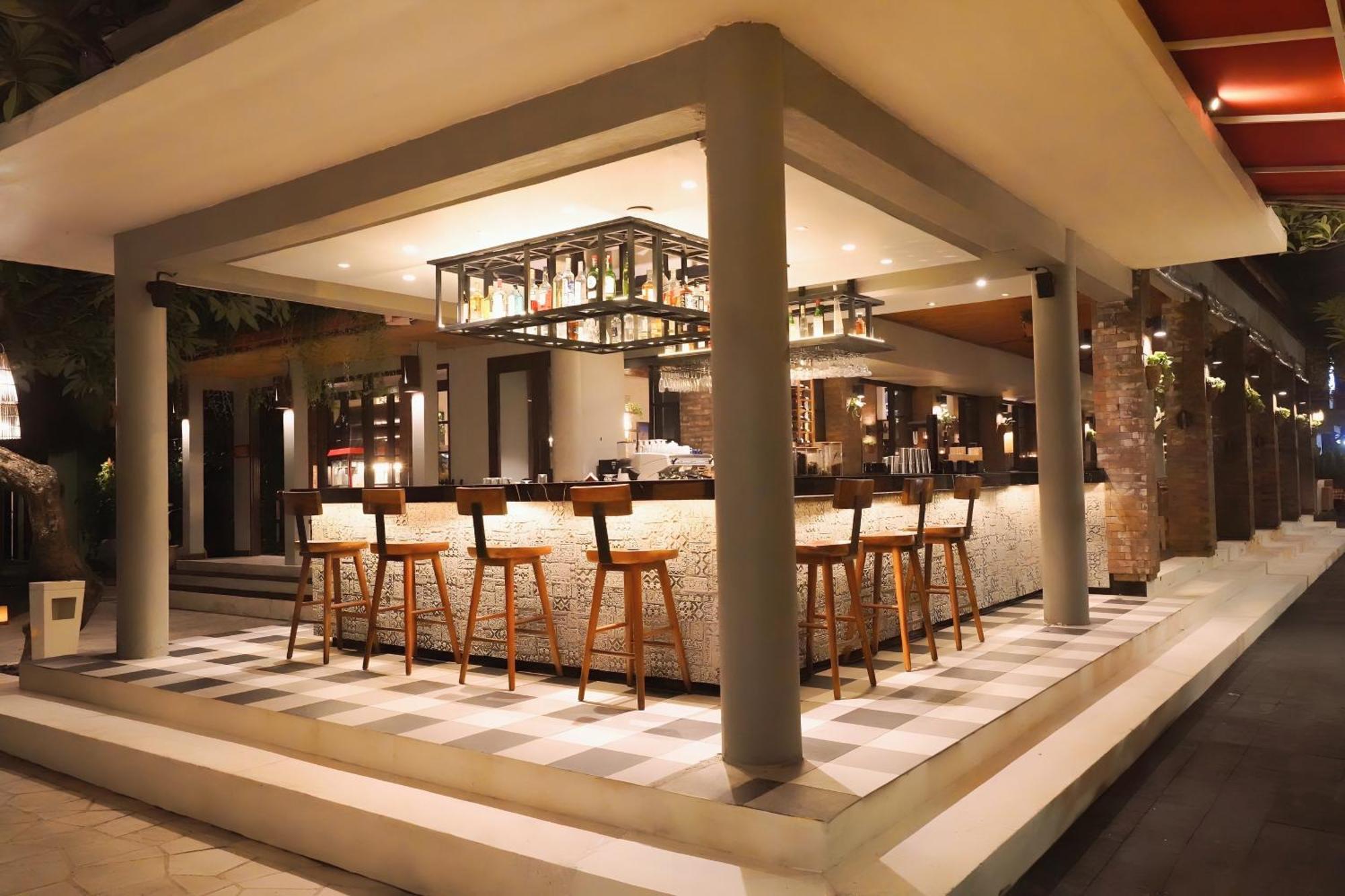 Kuta Seaview Boutique Resort Exterior photo