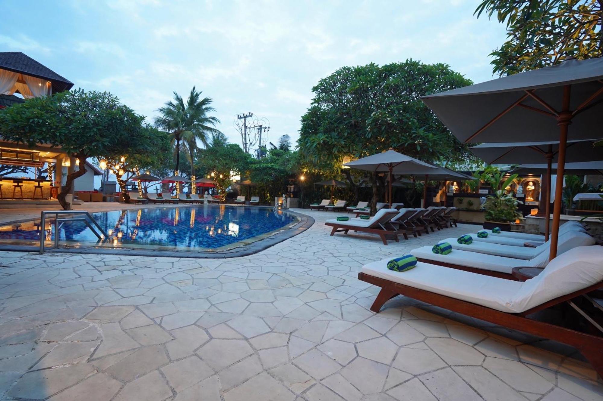 Kuta Seaview Boutique Resort Exterior photo