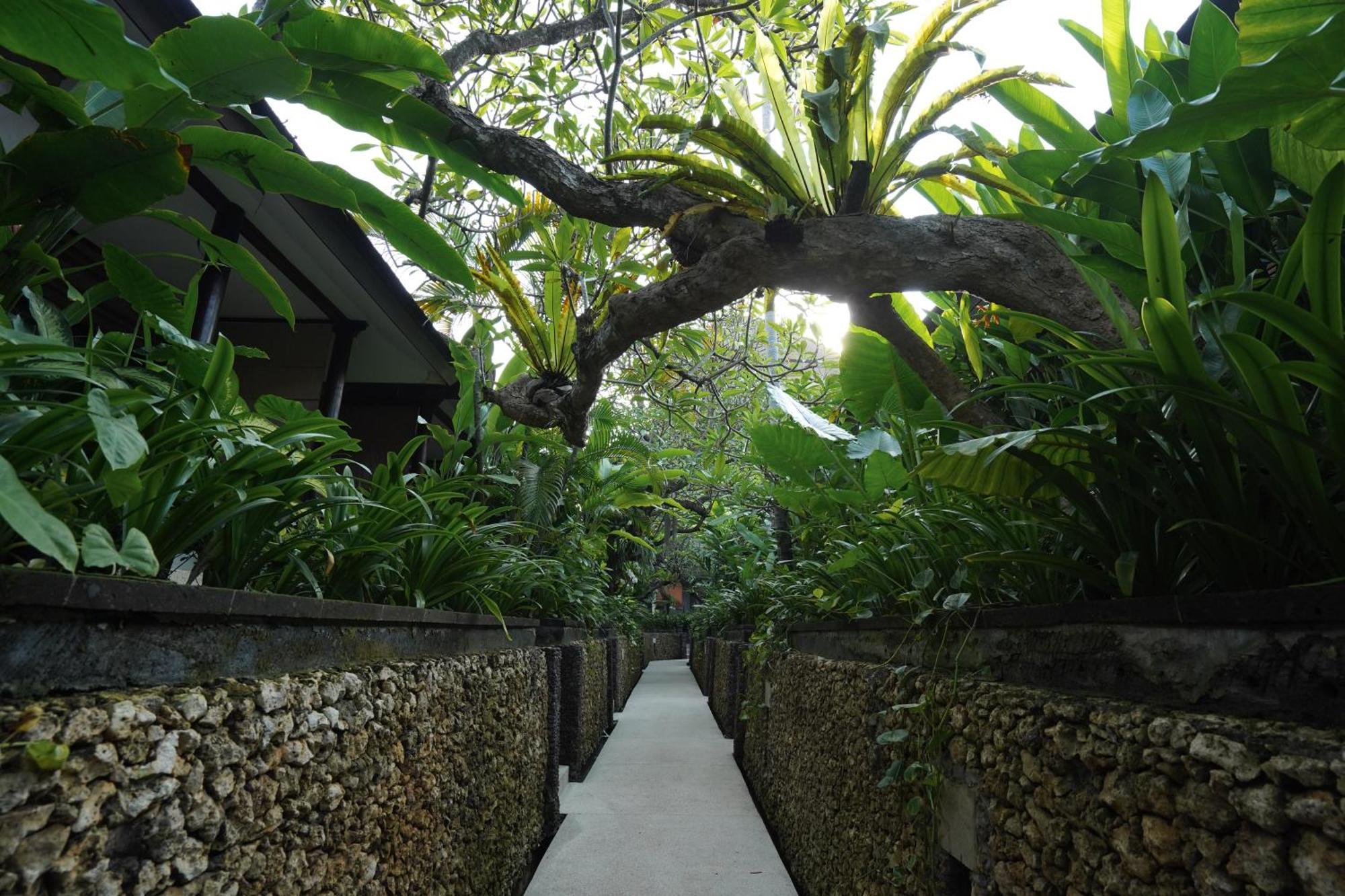 Kuta Seaview Boutique Resort Exterior photo