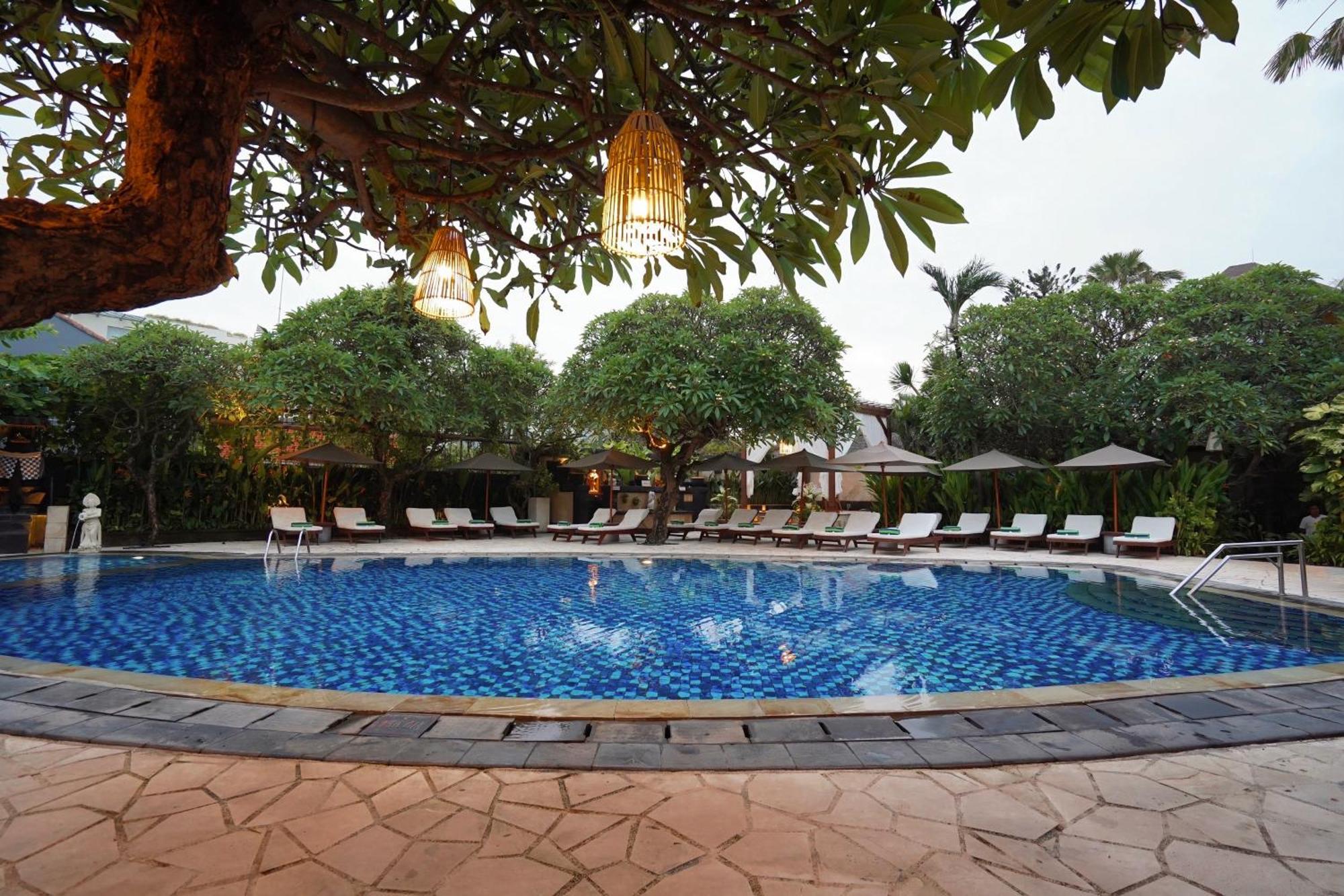 Kuta Seaview Boutique Resort Exterior photo