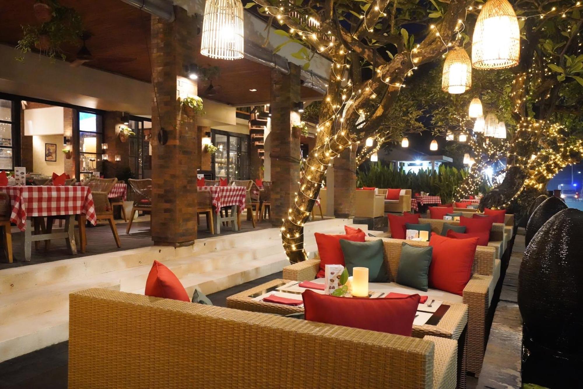 Kuta Seaview Boutique Resort Exterior photo